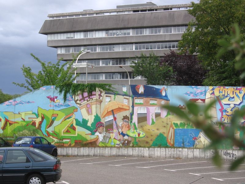 20090903 17h56 Mur parking et préfecture